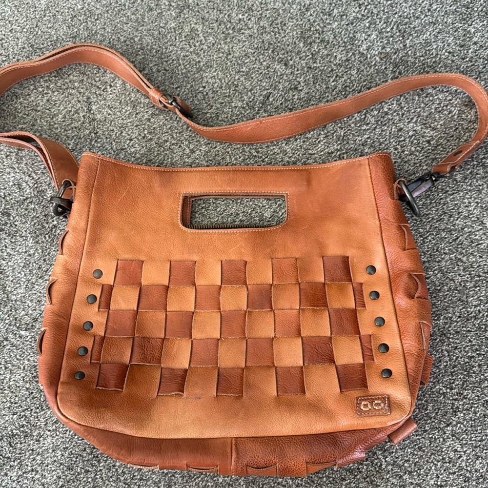 Bedstu Crossbody